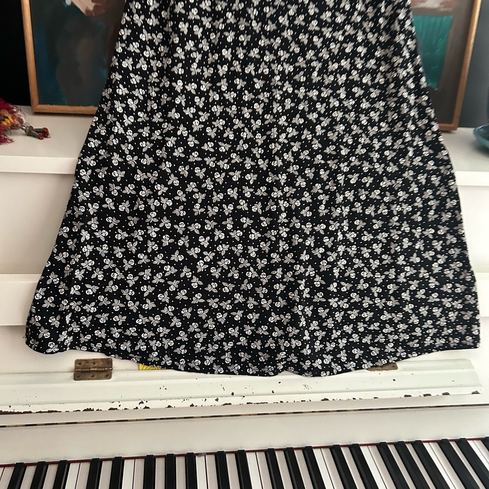 Jessica Black Floral Midi Dress - Picture 3 of 16
